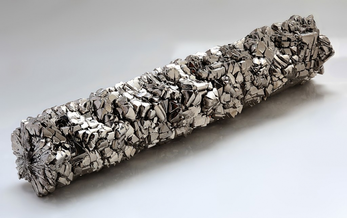 What’s the difference between synthetic and raw materials?